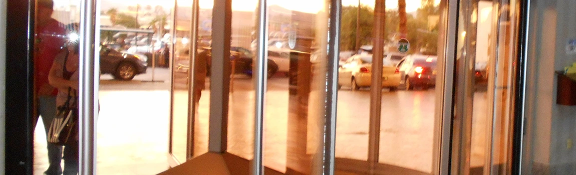 Storefront Glass Repair Cost in Tamiami, FL